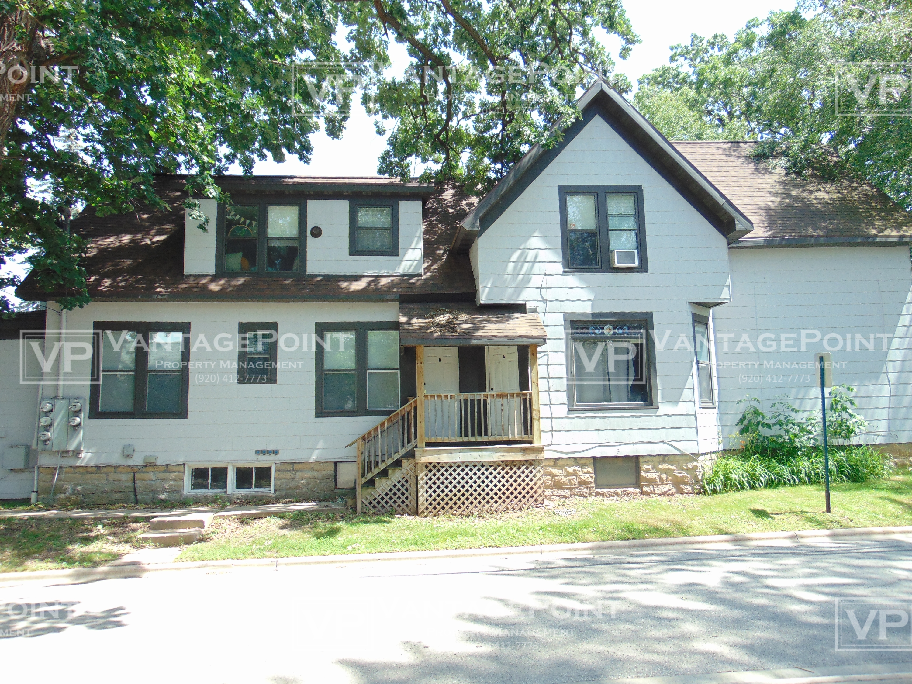 840 Shawano Ave - B